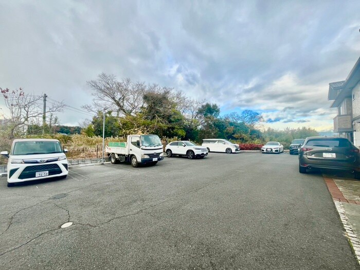 物件外観写真4　(駐車場)