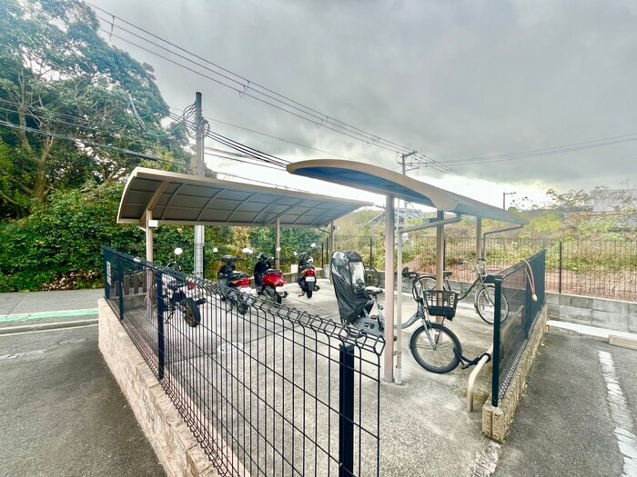 物件外観写真6　(駐輪場)