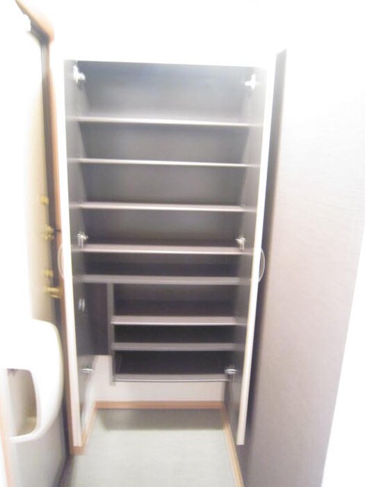 物件内観写真15　(靴箱)