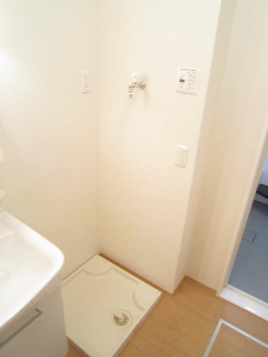 物件内観写真16　(洗濯機置場)