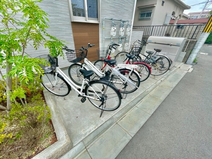物件外観写真4　(駐輪場)