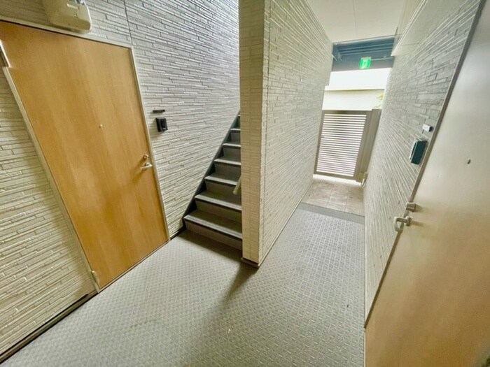 物件外観写真6　(エントランス部分)