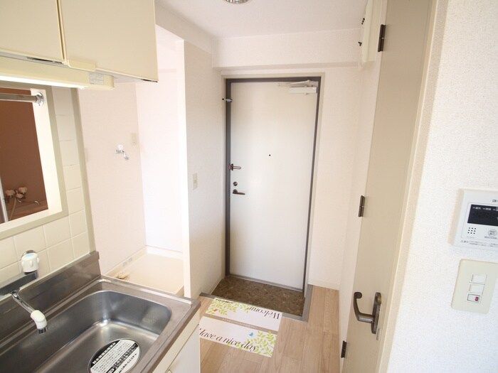 物件内観写真7　(玄関)