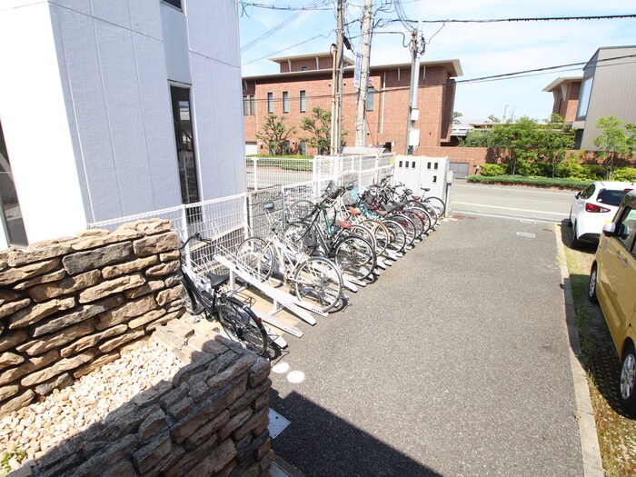物件外観写真5　(駐輪場)