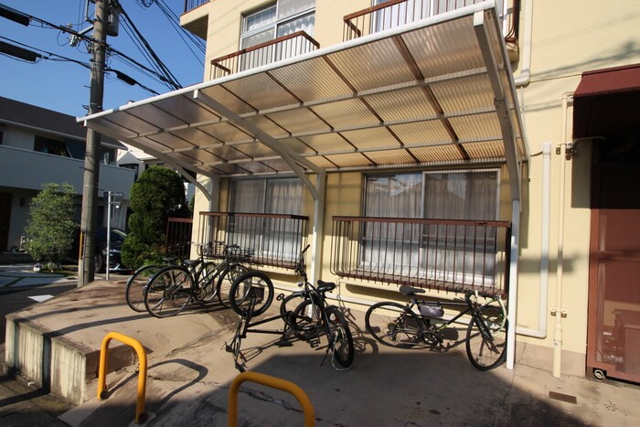 物件外観写真3　(駐輪場)