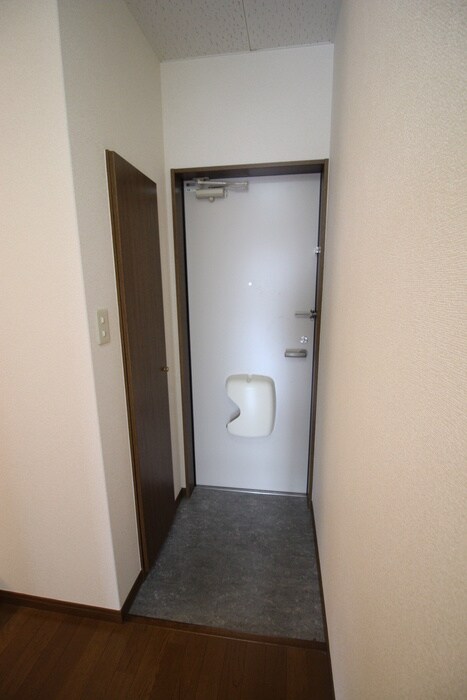 物件内観写真8　(玄関)