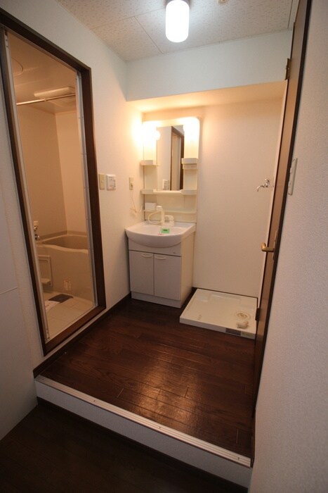 物件内観写真18　(洗濯機置場)