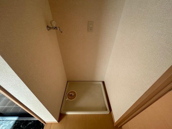 物件内観写真14　(洗濯機置場)