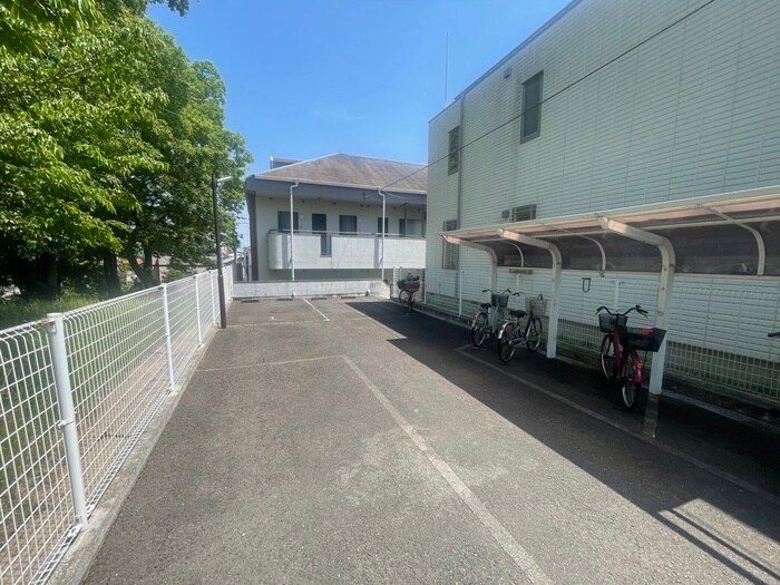 物件外観写真5　(駐車場)