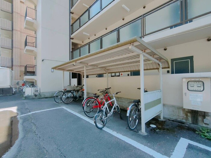 物件外観写真4　(駐輪場)