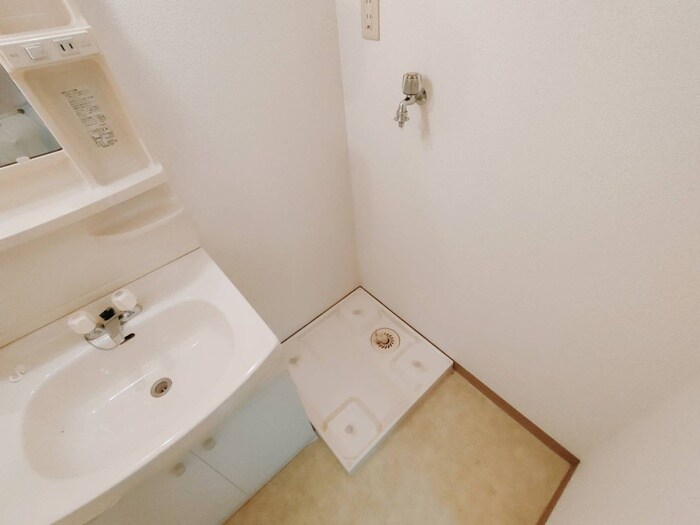 物件内観写真15　(洗濯機置場)