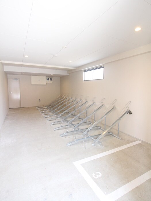 物件外観写真5　(駐輪場)