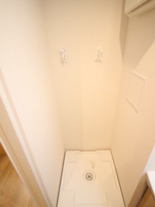 物件内観写真14　(洗濯機置場)