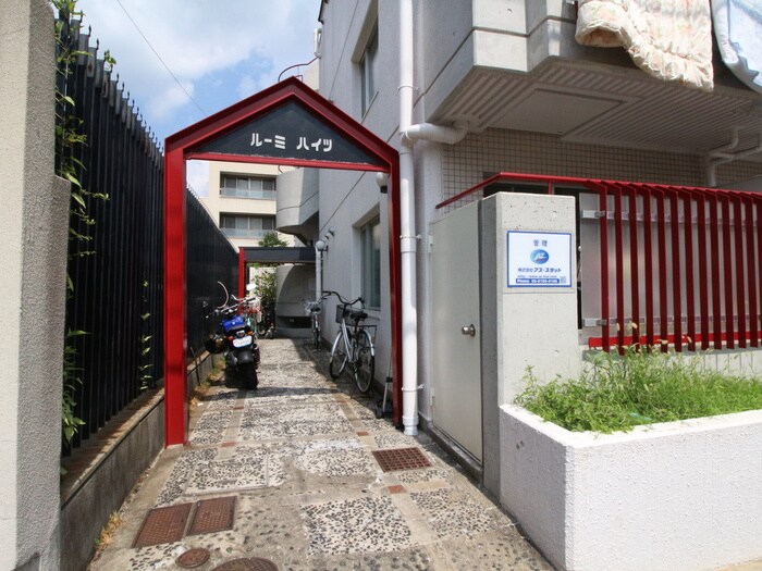 物件外観写真2　(エントランス部分)