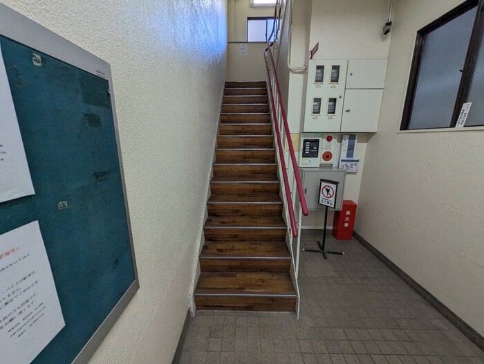 物件外観写真4　(エントランス部分)