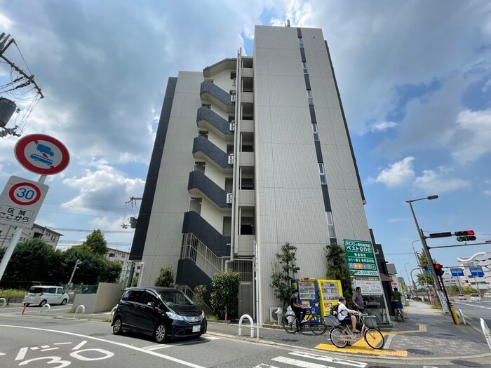 物件外観写真2　(エントランス部分)