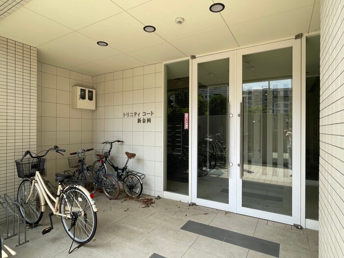 物件外観写真4　(エントランス部分)