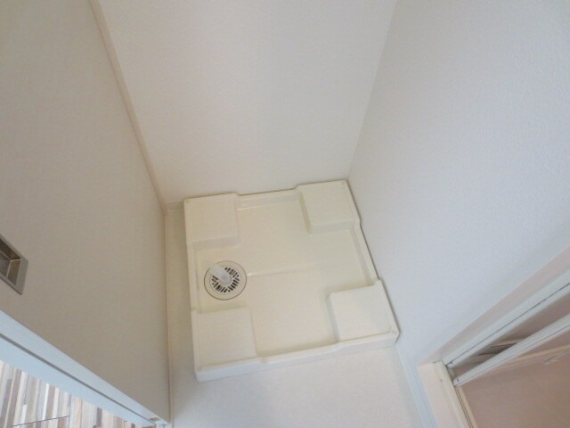 物件内観写真12　(洗濯機置場)