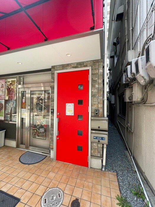 物件外観写真4　(エントランス部分)