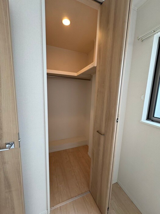 物件内観写真15　(収納)