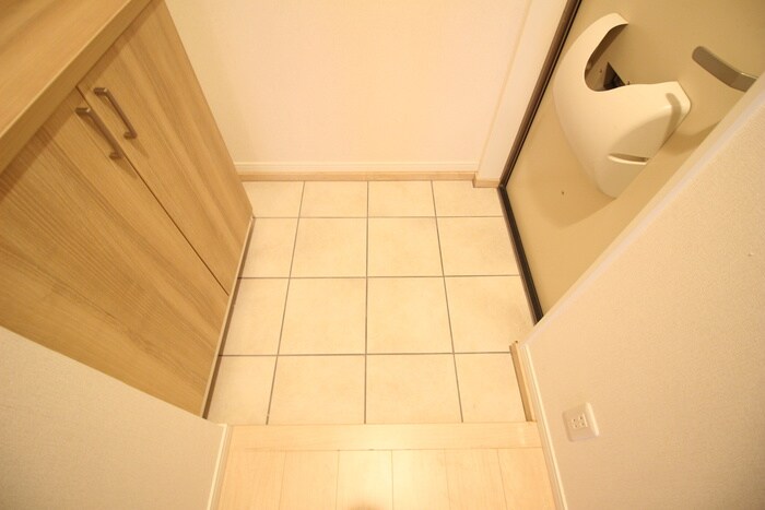 物件内観写真18　(玄関)