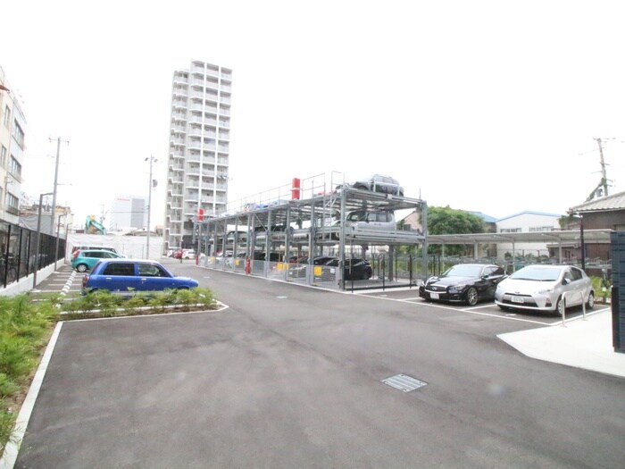物件外観写真6　(駐車場)