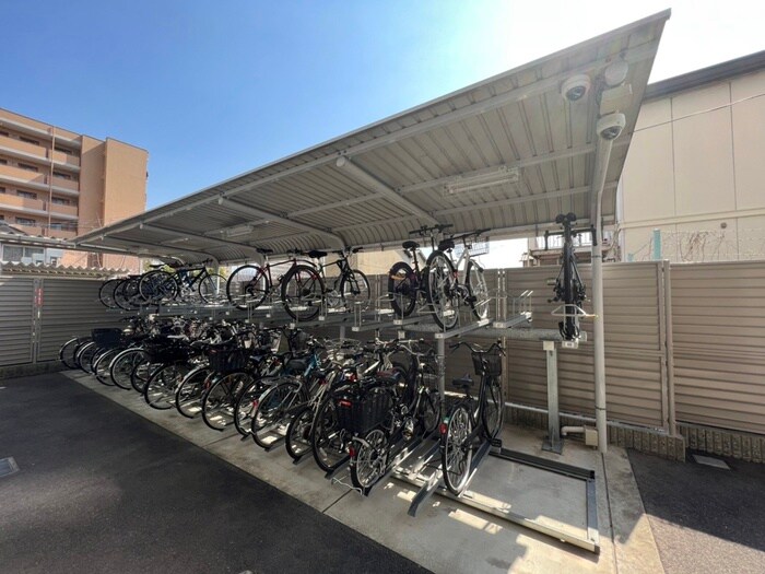 物件外観写真3　(駐輪場)