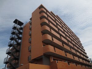 ライオンズマンション高槻(402)外観写真