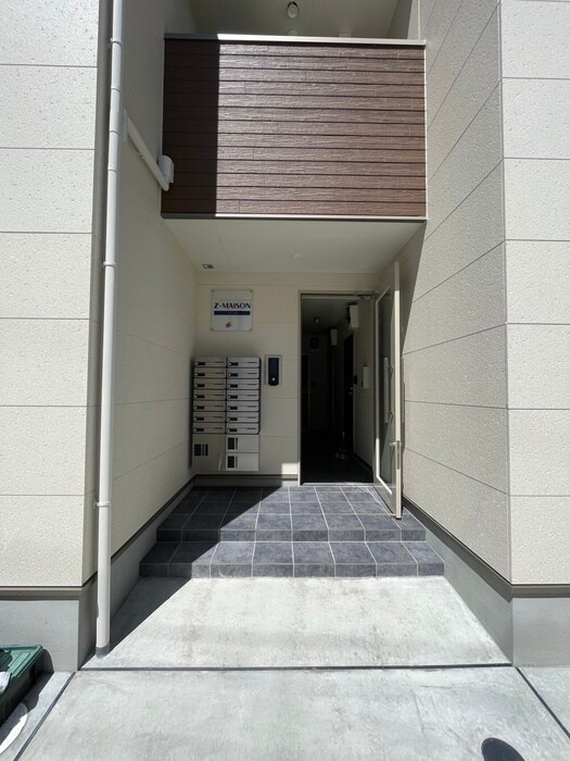 物件外観写真5　(エントランス部分)