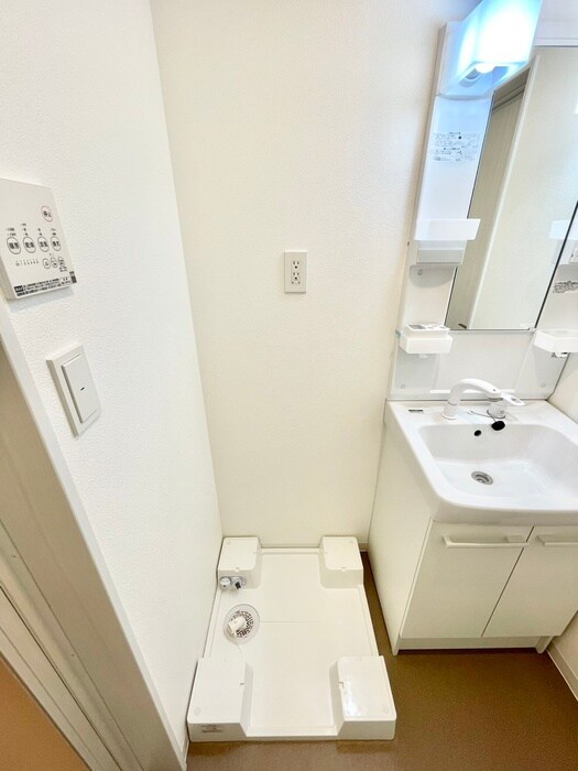 物件内観写真12　(洗濯機置場)