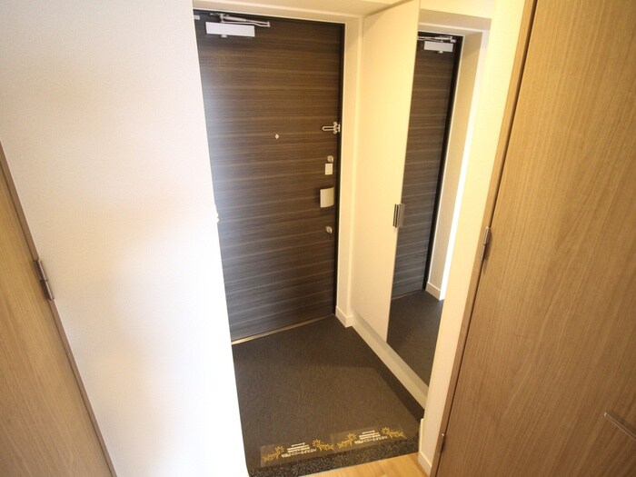 物件内観写真11　(玄関)