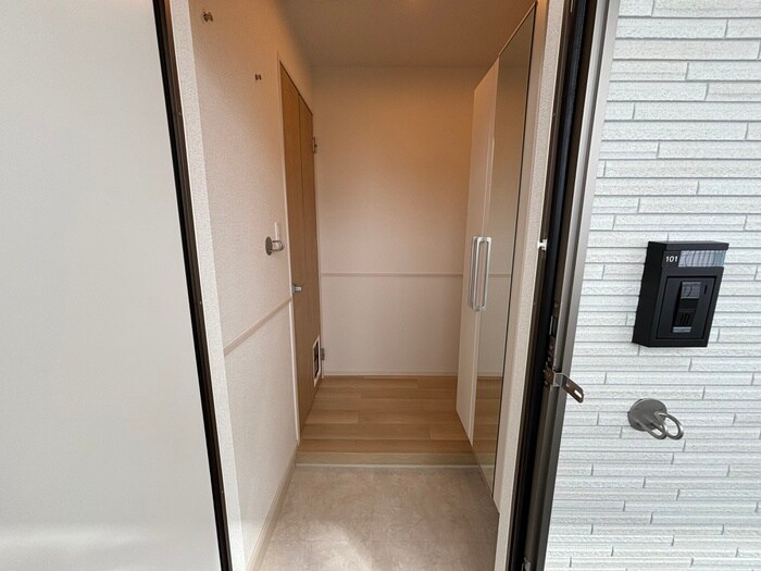 物件内観写真21　(玄関)