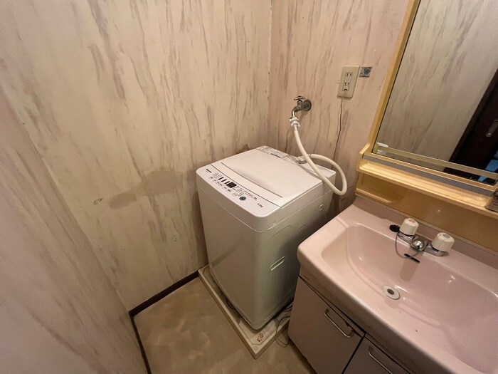 物件内観写真14　(洗濯機置場)
