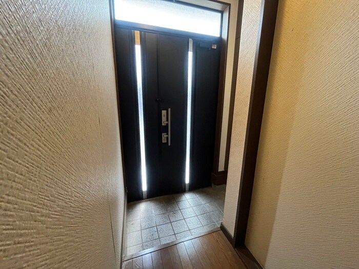 物件内観写真15　(玄関)
