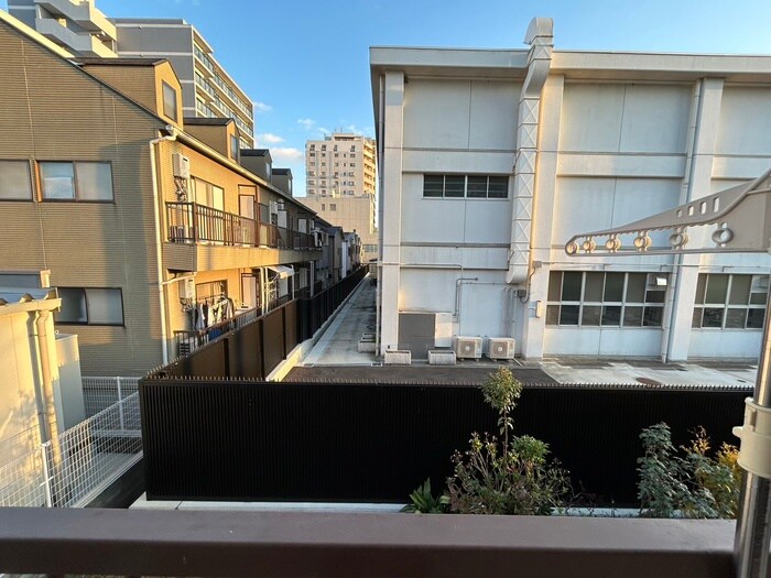 物件内観写真16　(室内からの展望)