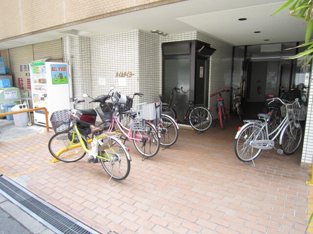 物件外観写真3　(エントランス部分)