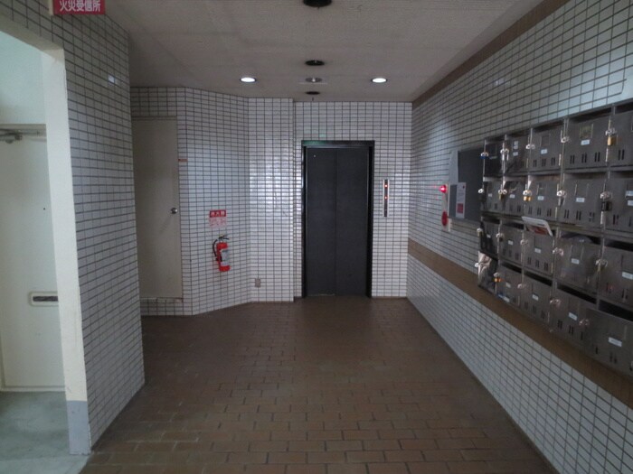 物件外観写真4　(エントランス部分)