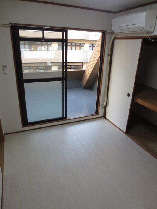 物件内観写真10　(居室)