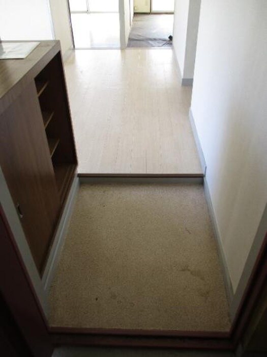 物件内観写真18　(玄関)