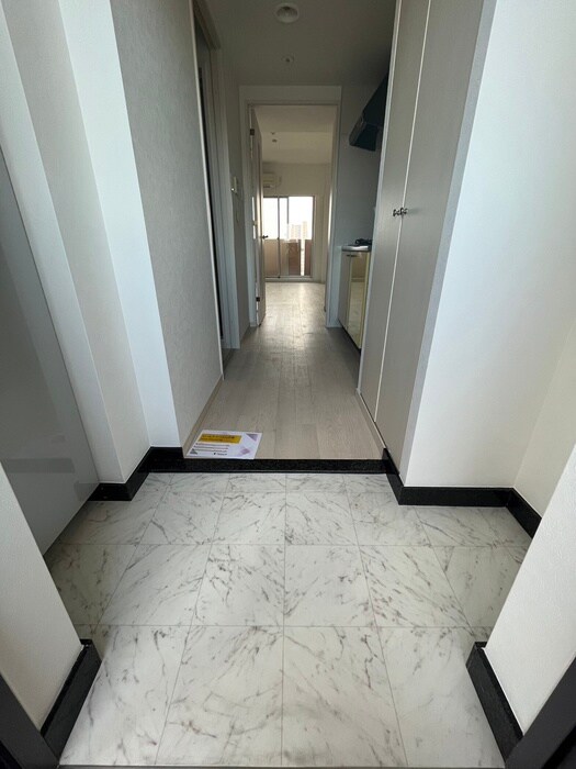 物件内観写真7　(玄関)