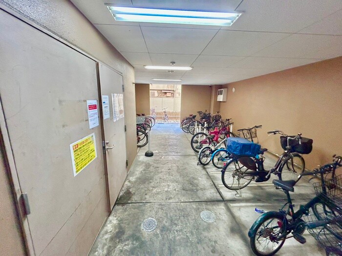 物件外観写真4　(駐輪場)