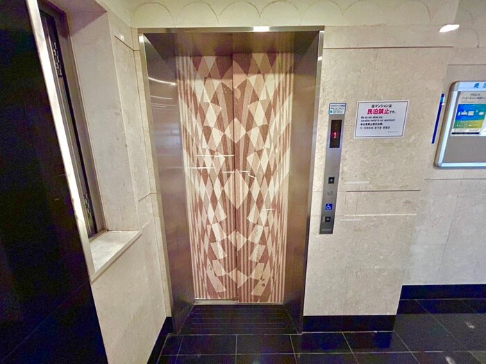 物件外観写真6　(エントランス部分)