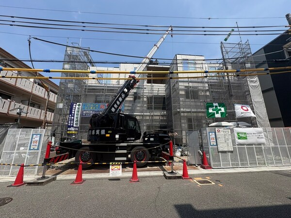 建築中