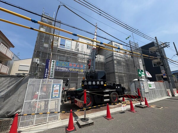 建築中