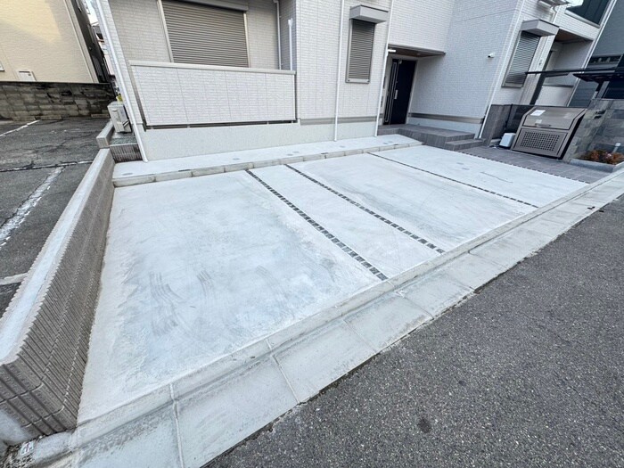 物件外観写真2　(駐車場)