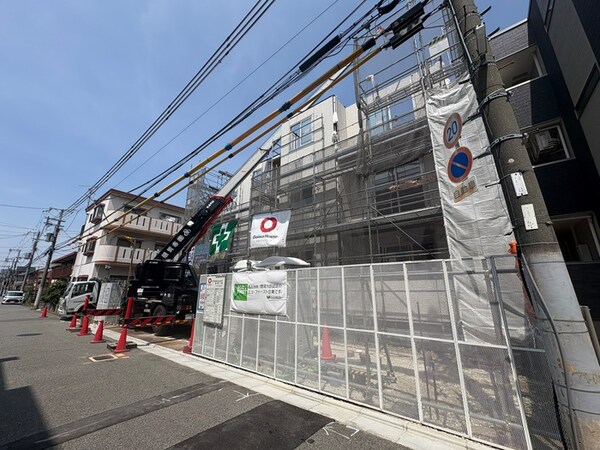 建築中