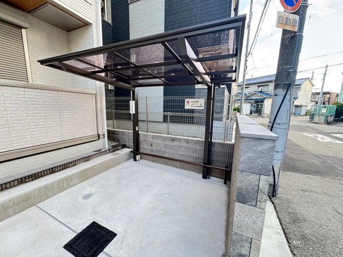 物件外観写真3　(駐輪場)