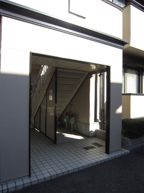 物件外観写真2　(エントランス部分)