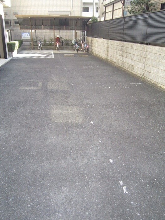 物件外観写真6　(駐輪場)
