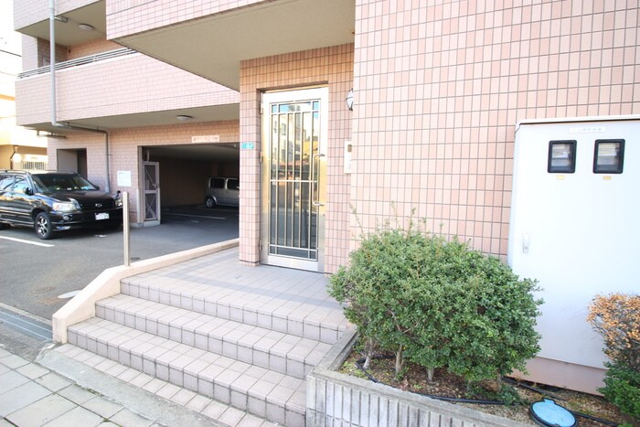 物件外観写真3　(エントランス部分)